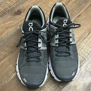 On Cloud Running Shoes Size 11
